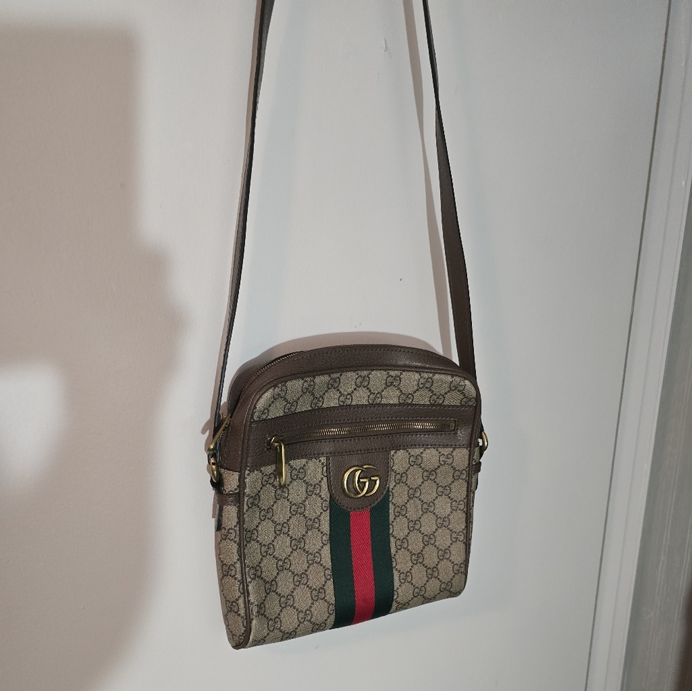 AUTHENTICITY GUARANTEED GUCCI Ophidia GG Supreme Crossbody  Bag